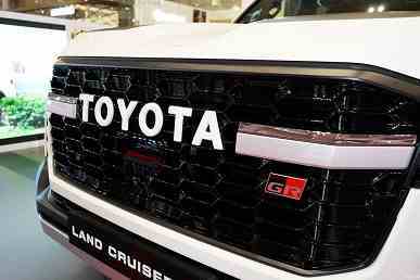 “Sportif” Land Cruiser 300 tanıtıldı Toyota Land Cruiser 300 GR Sport, Cenevre Otomobil Fuarı'nda görücüye çıktı