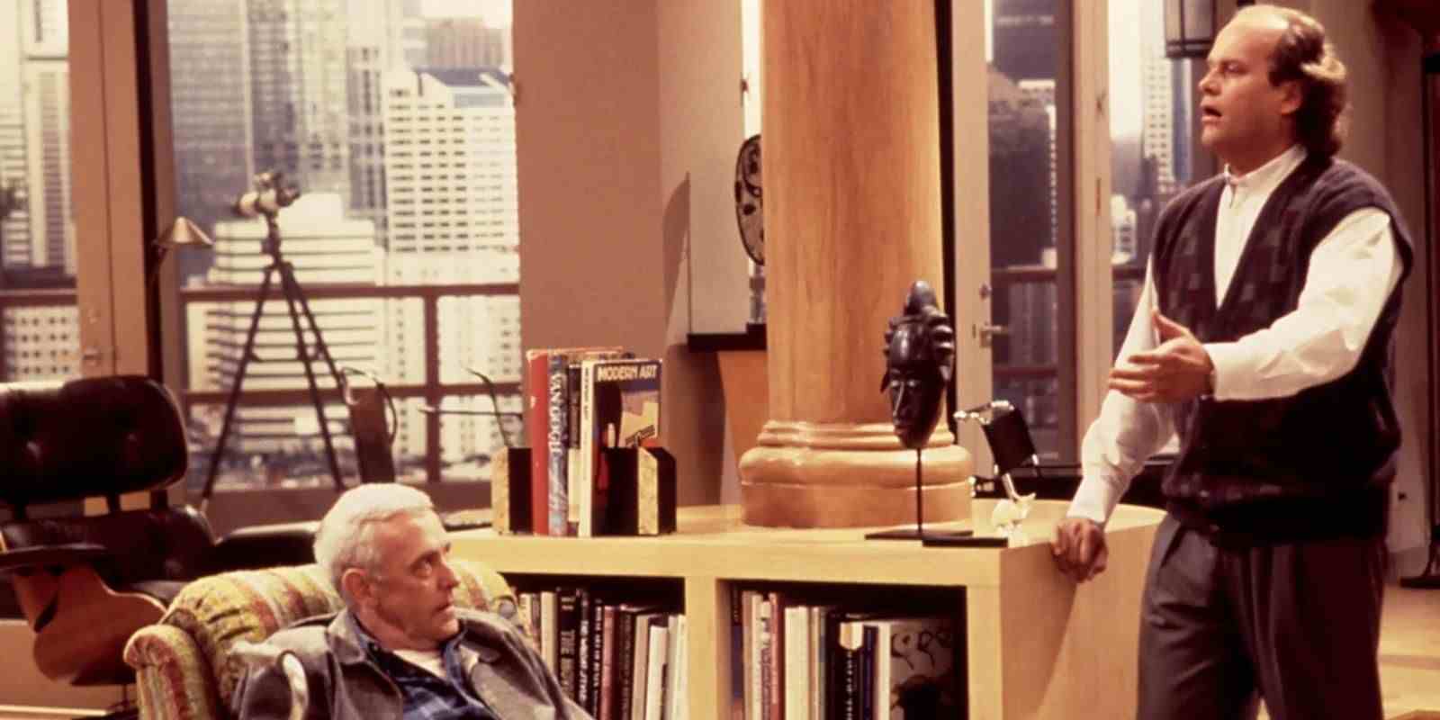 Frasier ve Martin Crane Frasier'deki dairesinde tartışıyorlar