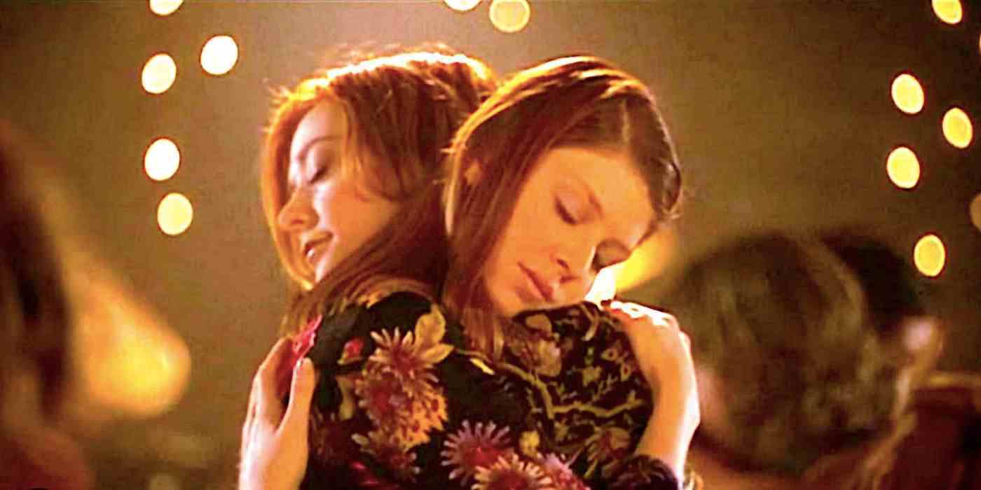 Willow ve Tara, Buffy the Vampire Slayer'da kucaklaşıyor