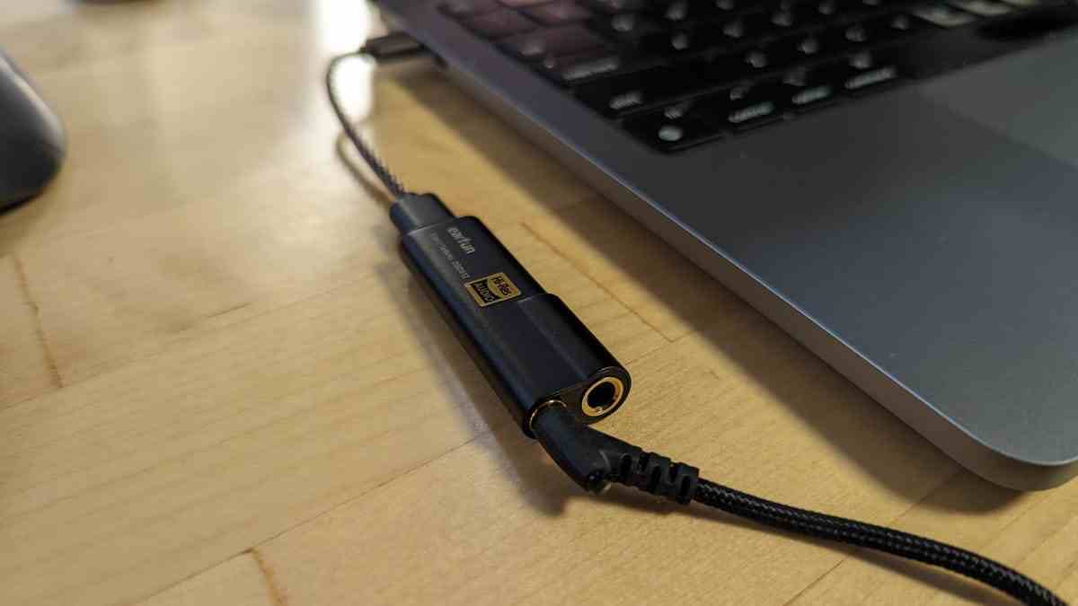 EarFun UA100, MacBook Pro'ma takıldı.