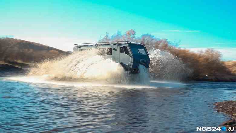 Bir buçuk metrelik tekerlekler, 3,8 litrelik Cummins motor ve 1.700 km güç rezervi.  Aşırı seyahat için Varyag arazi aracı Rusya'da ortaya çıktı