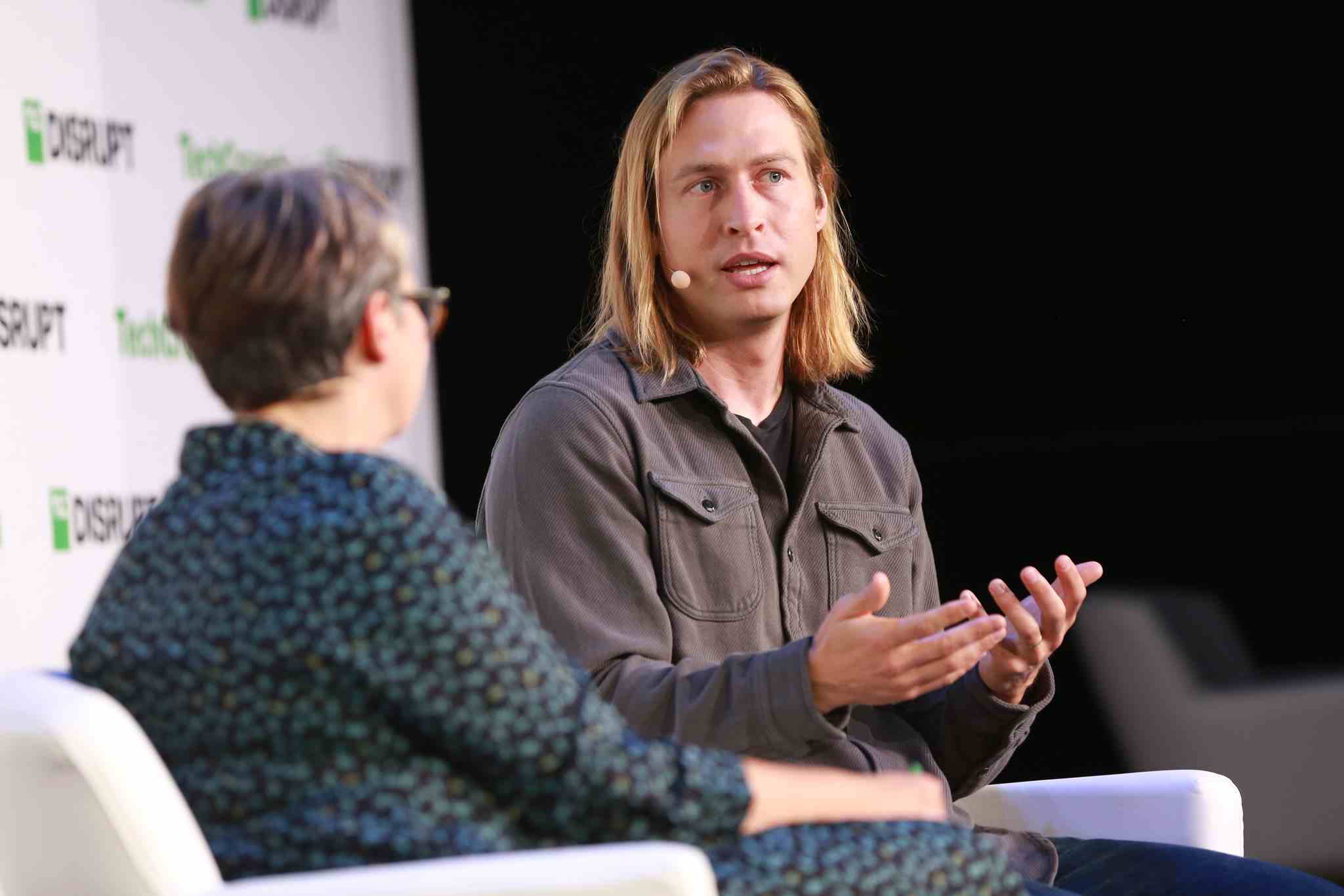 Plaid'in kurucusu Zack Perret, TechCrunch Disrupt 2023'te Ingrid Lunden ile konuşuyor. TechCrunch için Ross Marlowe/TPG