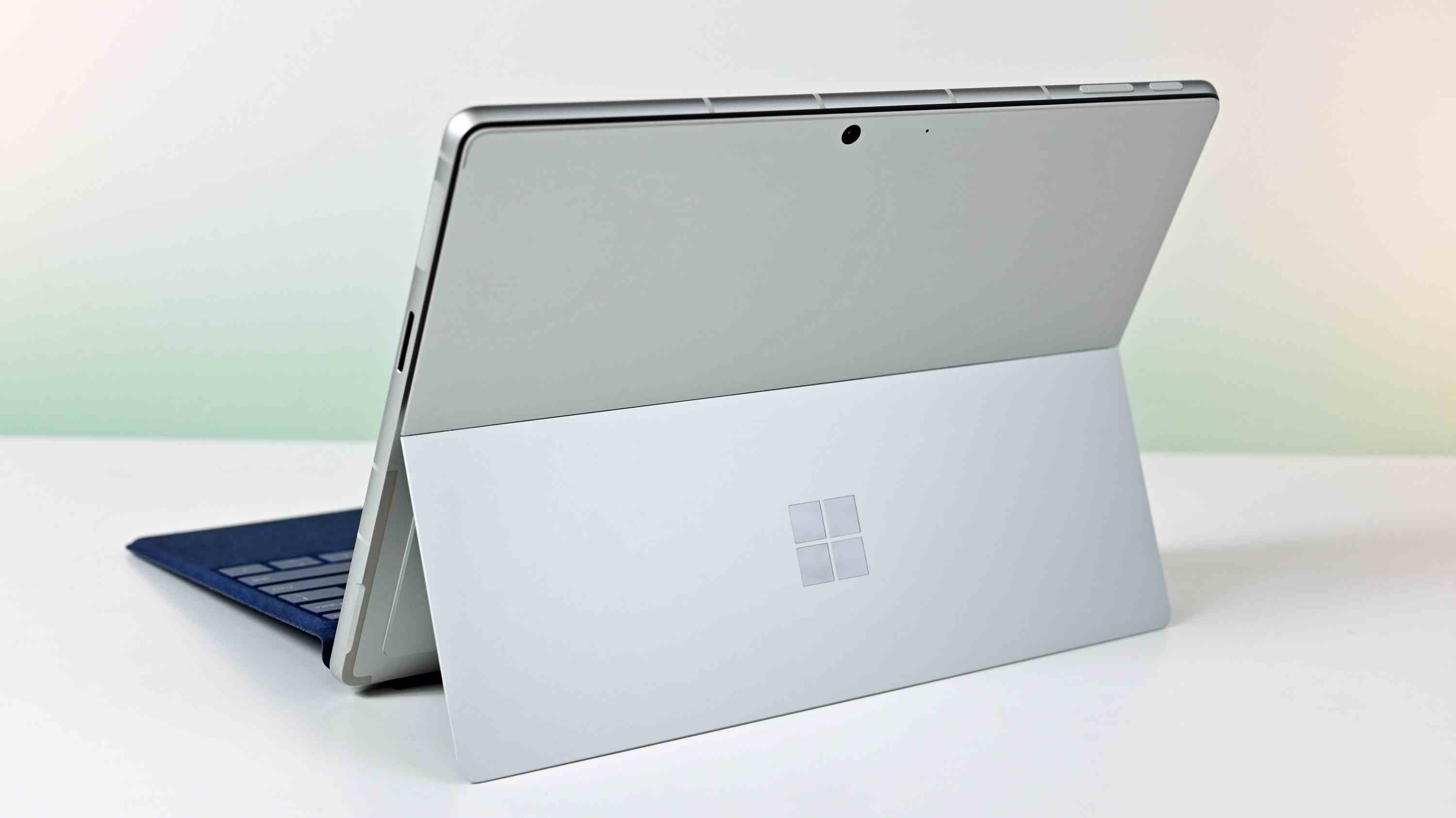 Microsoft Surface Pro 9 arka