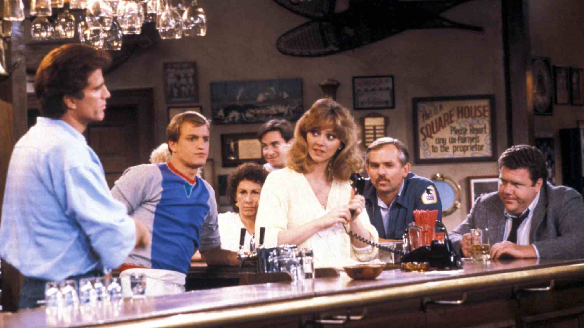 TED DANSON, WOODY HARRELSON, SHELLEY LONG, JOHN RATZENBERGER, GEORGE WENDT, ŞEREF, 1982