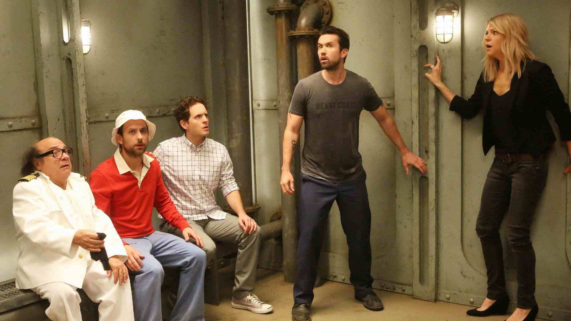 It's Always Sunny in Philadelphia'da Danny DeVito, Charlie Day, Glenn Howerton, Rob McElhenney ve Kaitlin Olson