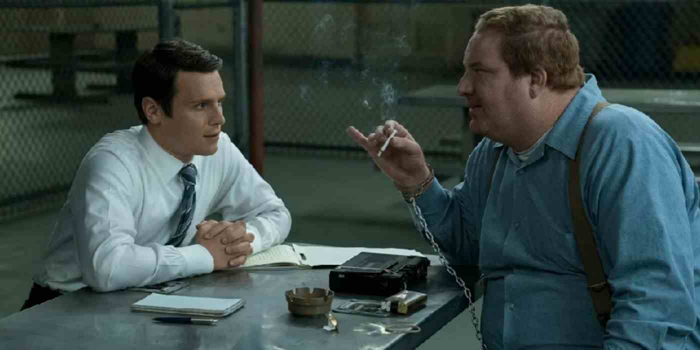 Jerry Burdos Mindhunter'da Holden Ford ile konuşuyor