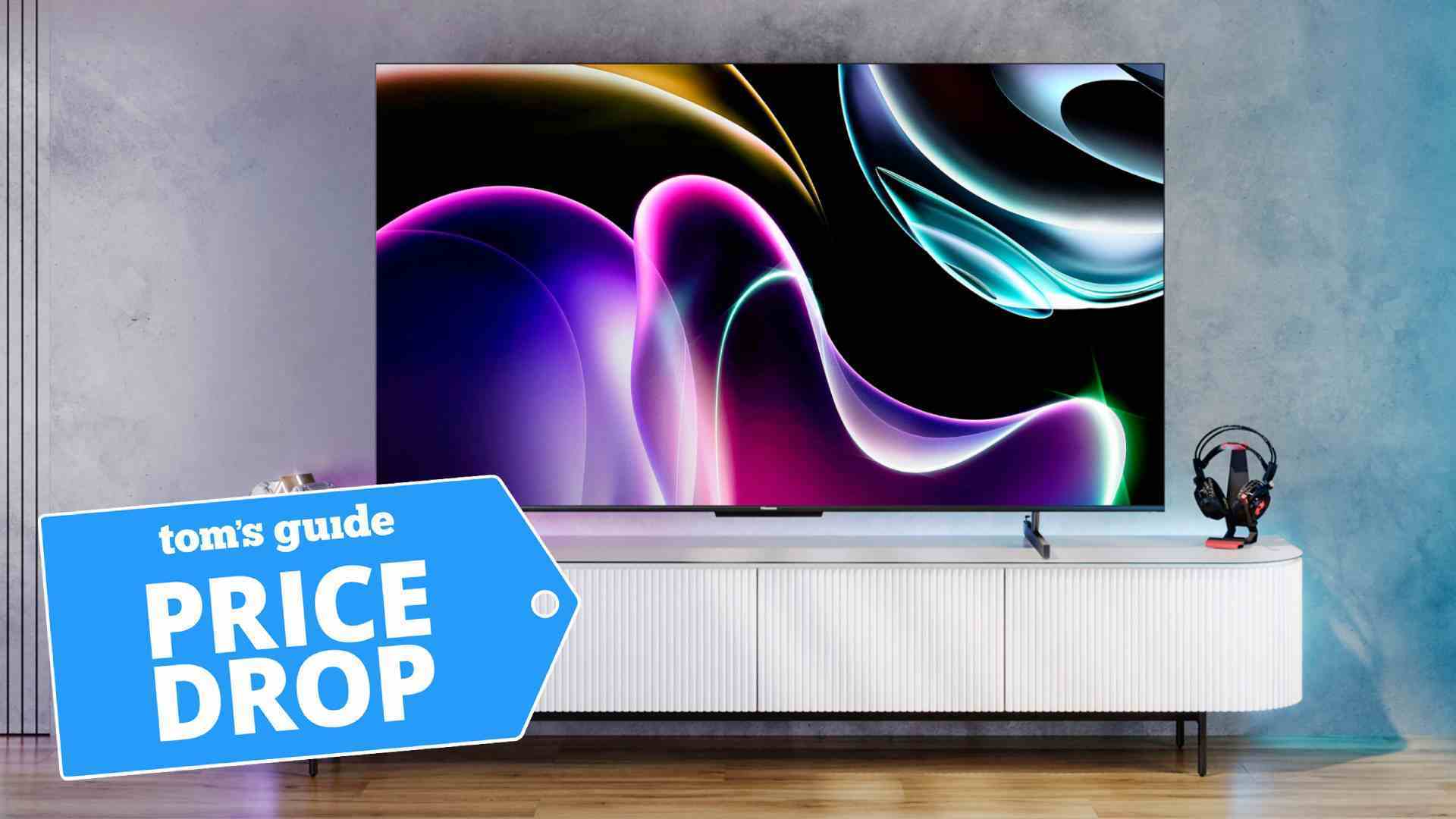 TV sehpasında Hisense U7K Mini-LED TV