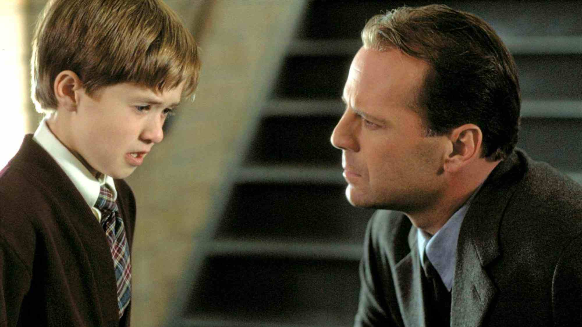 Haley Joel Osment ve Bruce Willis Altıncı His'te