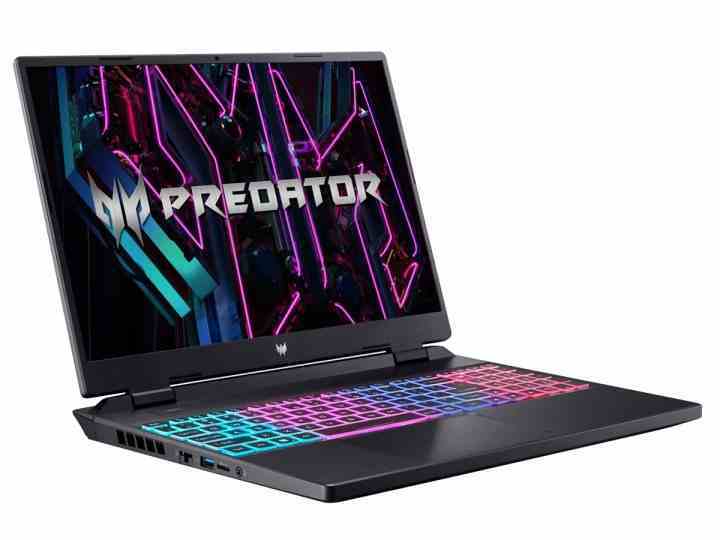 Beyaz arka planda Acer Predator Helios Neo oyun dizüstü bilgisayarı.