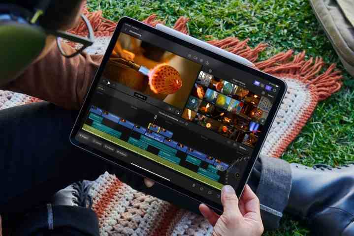 Birisi iPad'de Final Cut Pro kullanıyor.