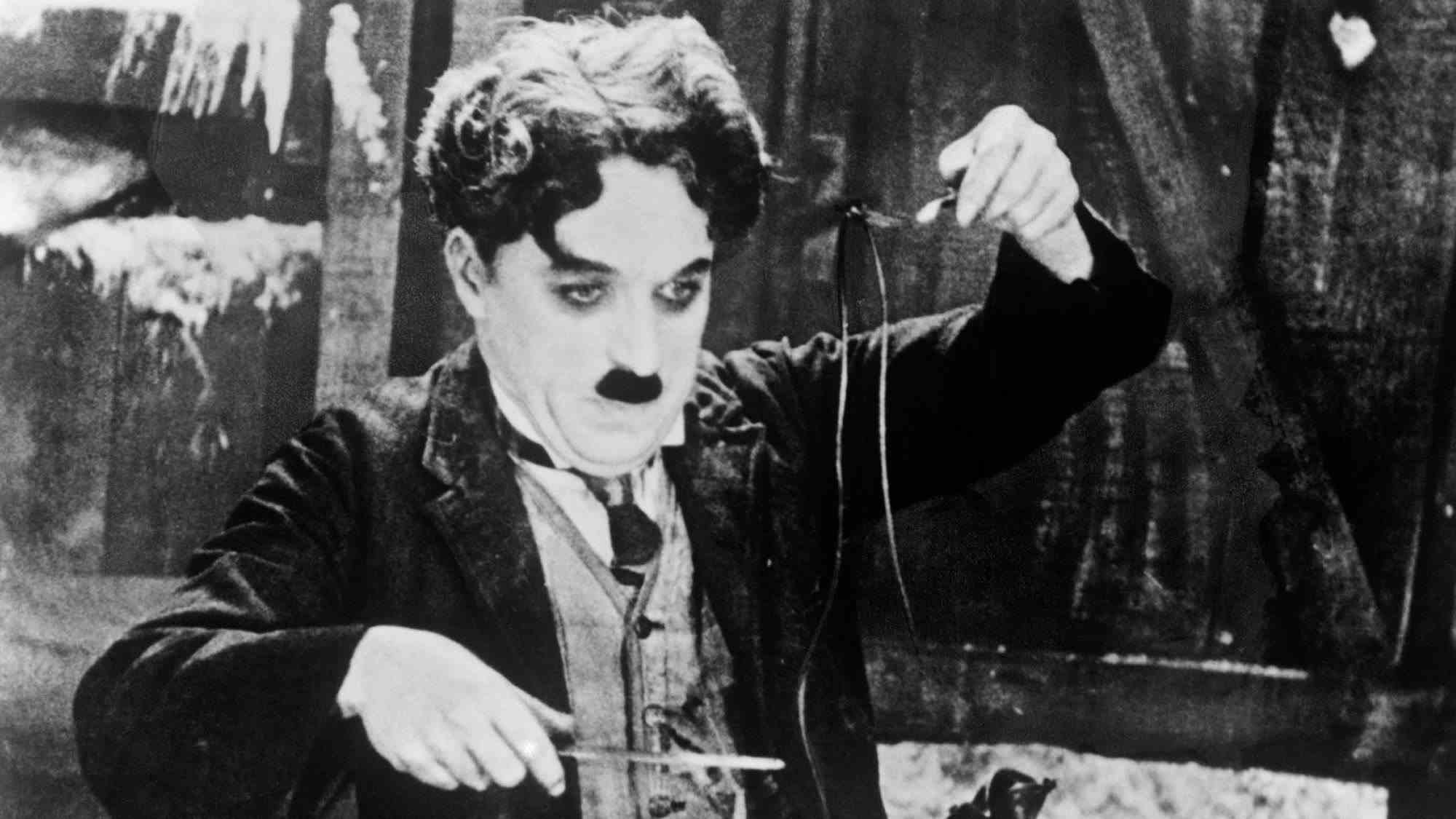 Altına Hücum filminde Charlie Chaplin (1925)