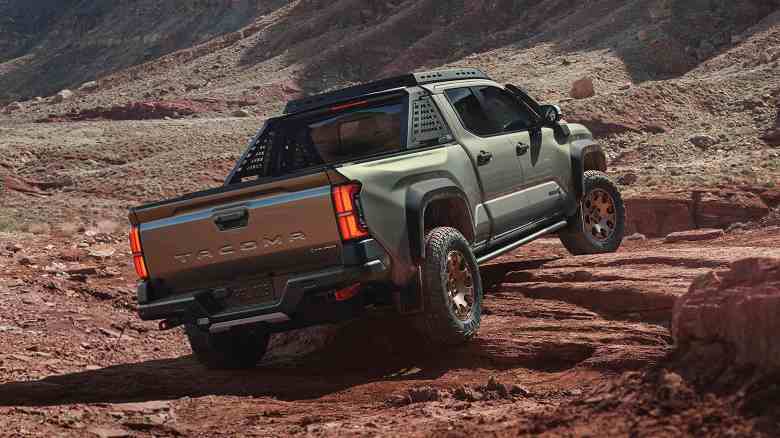 Toyota Tacoma 2024 sunuldu. Hala ucuz bir kamyonet daha güçlü ve daha güvenli hale geldi