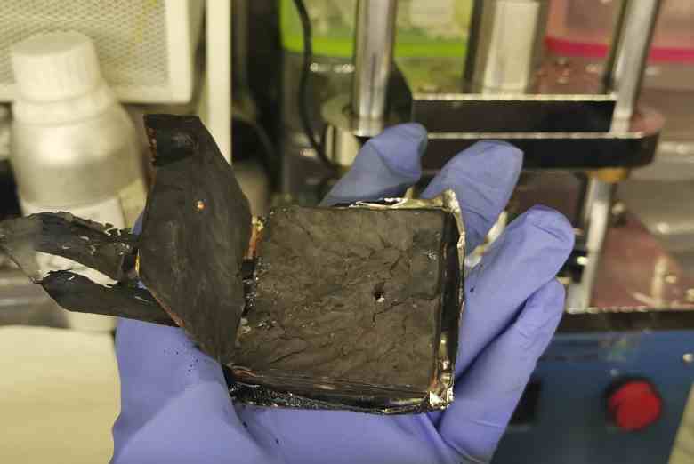 Rus bilim adamları pilleri patlamalardan ve kendiliğinden yanmadan nasıl koruyacaklarını buldular