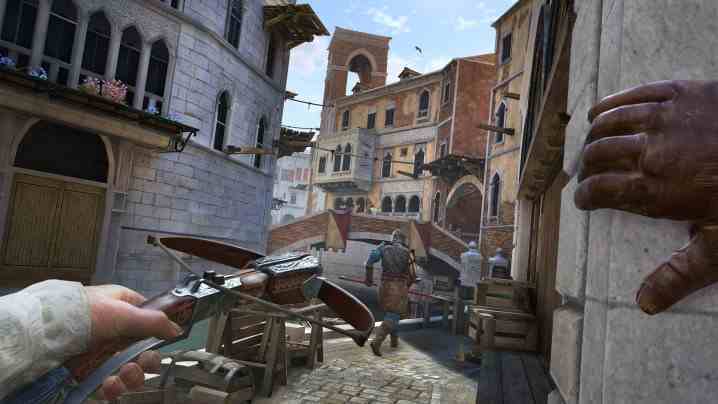 Ezio, Assassin's Creed Nexus VR'de tatar yayı ile bir korumaya gizlice yaklaşıyor.