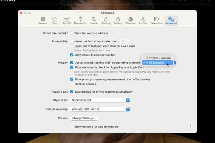 Kullanıcının gelişmiş izleme ve parmak izi korumasını etkinleştirebildiği macOS Sonoma'daki Safari ayarları.