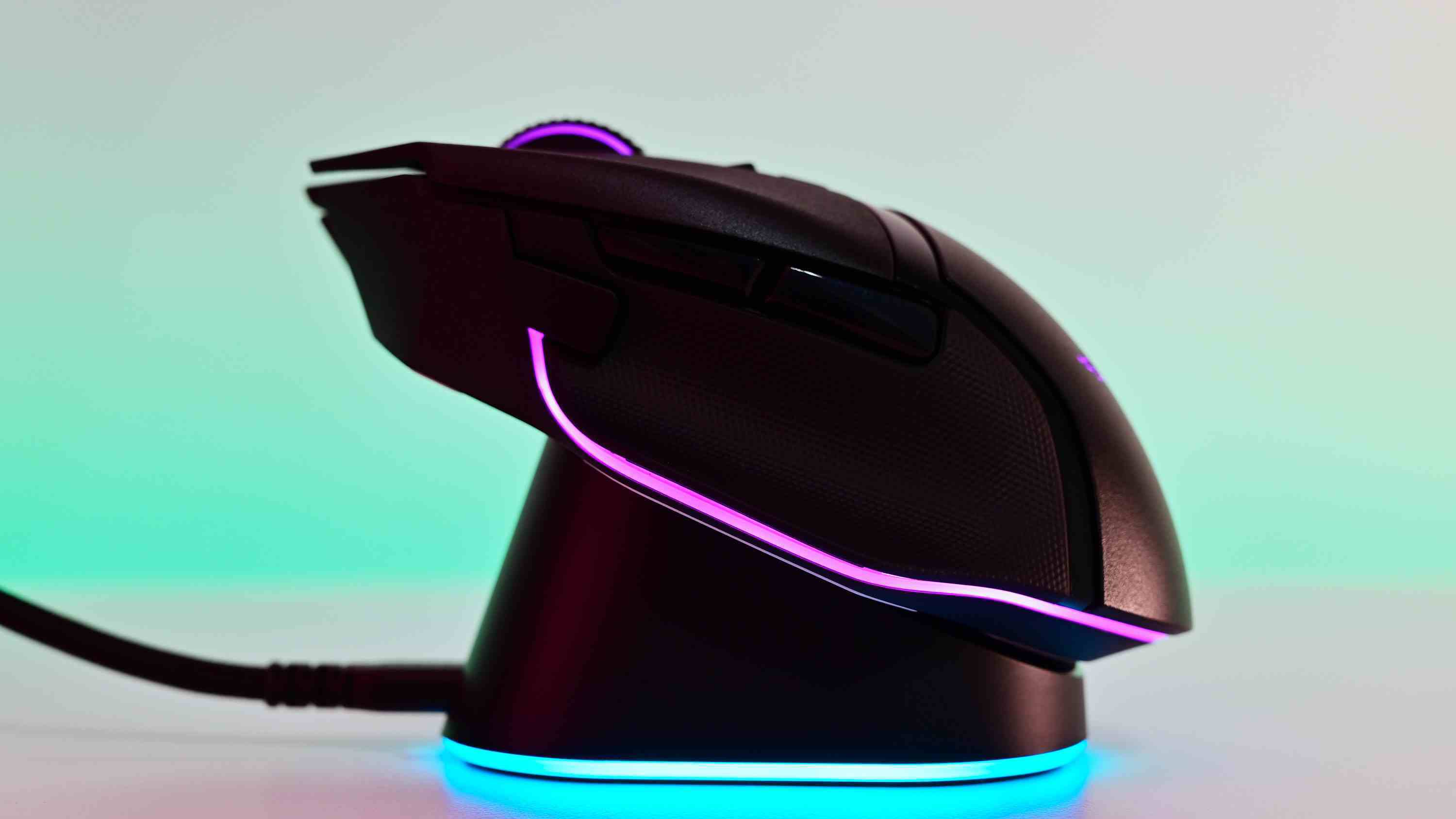 Razer Basilisk V3 Pro ve Mouse Dock Pro