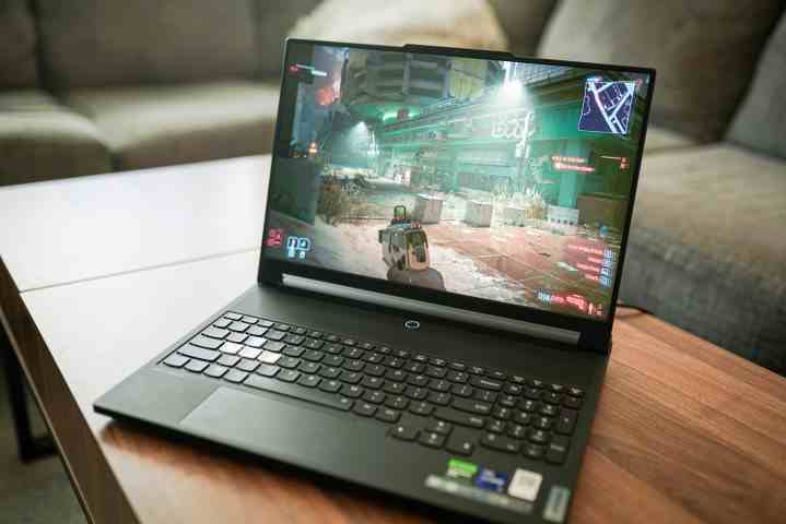 Cyberpunk 2077, Lenovo Legion 9i üzerinde çalışıyor.