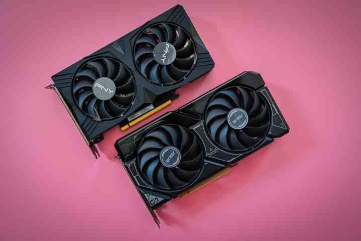 İki RTX 4060 grafik kartı yan yana oturuyor.