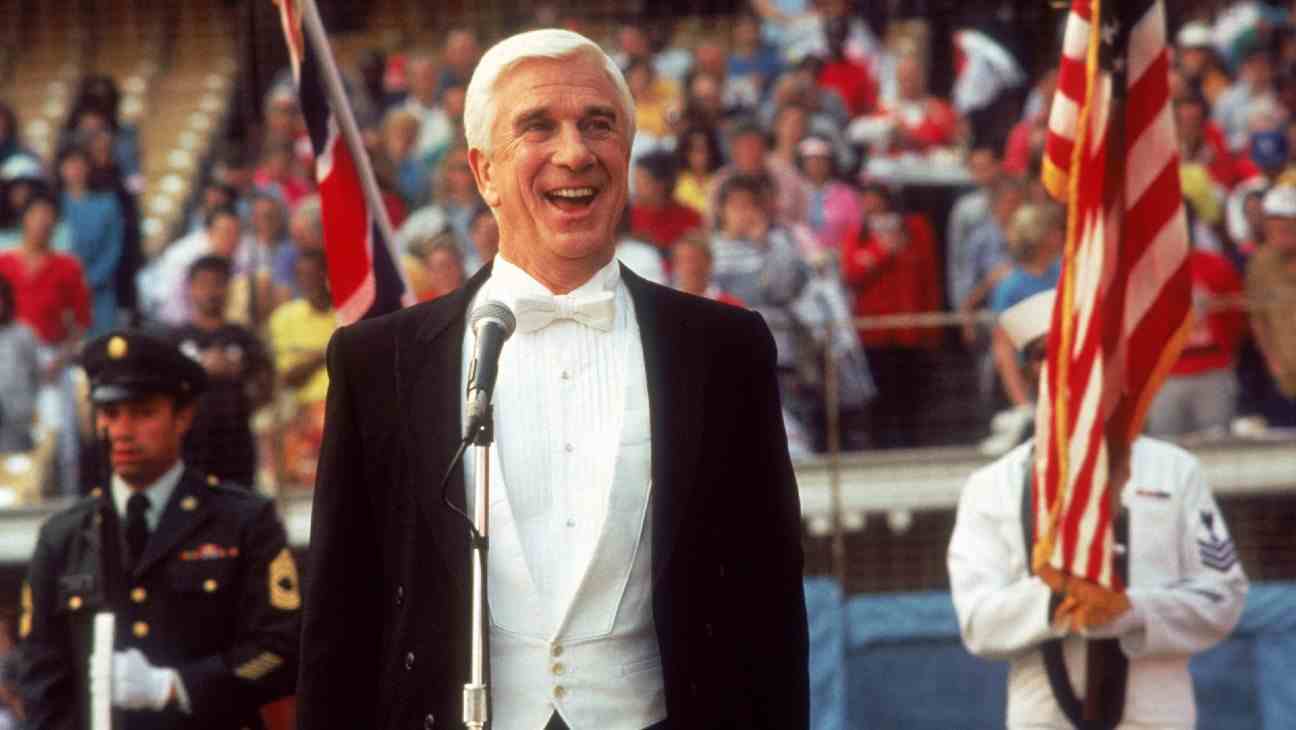 Leslie Nielsen 'Çıplak Silah' filminde