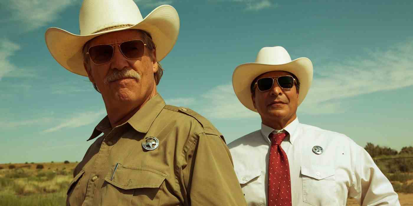 Jeff Bridges, Hell or High Water'da kovboy şapkası ve güneş gözlüğü takıyor