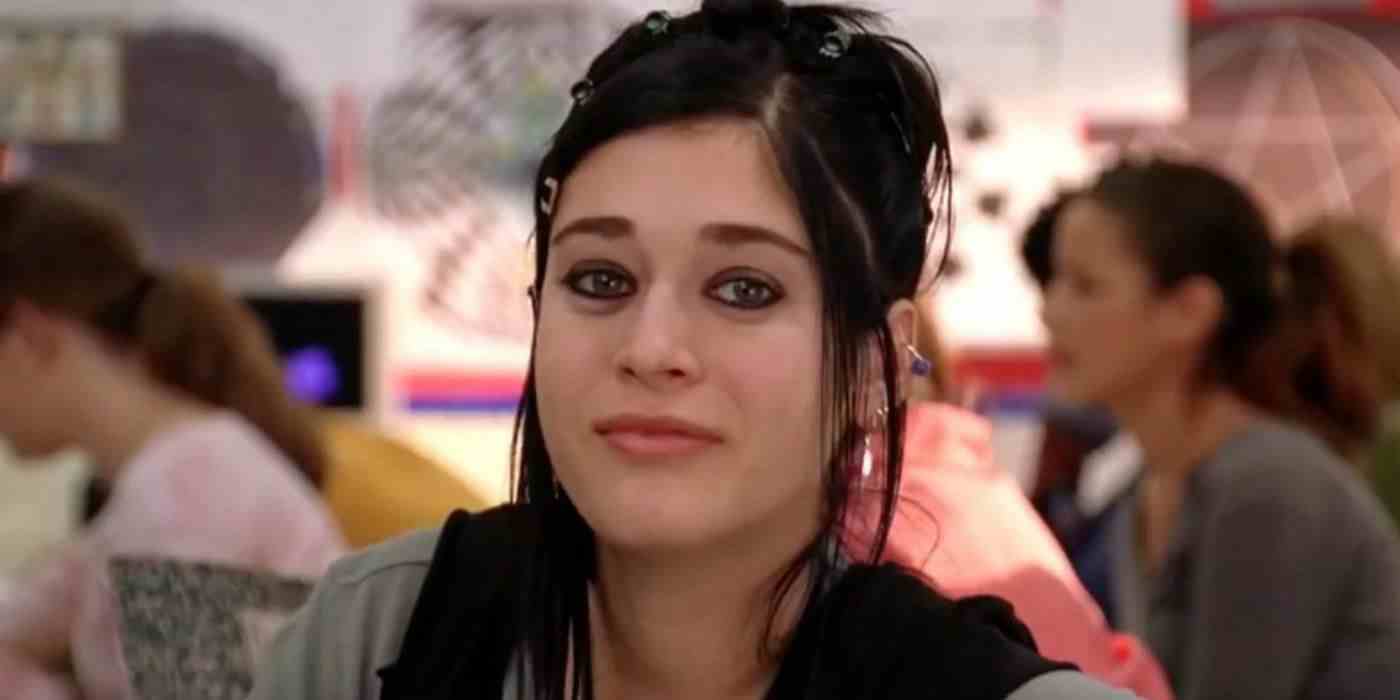 Janis Ian (Liz Caplan), Mean Girls'te kameraya bakıyor