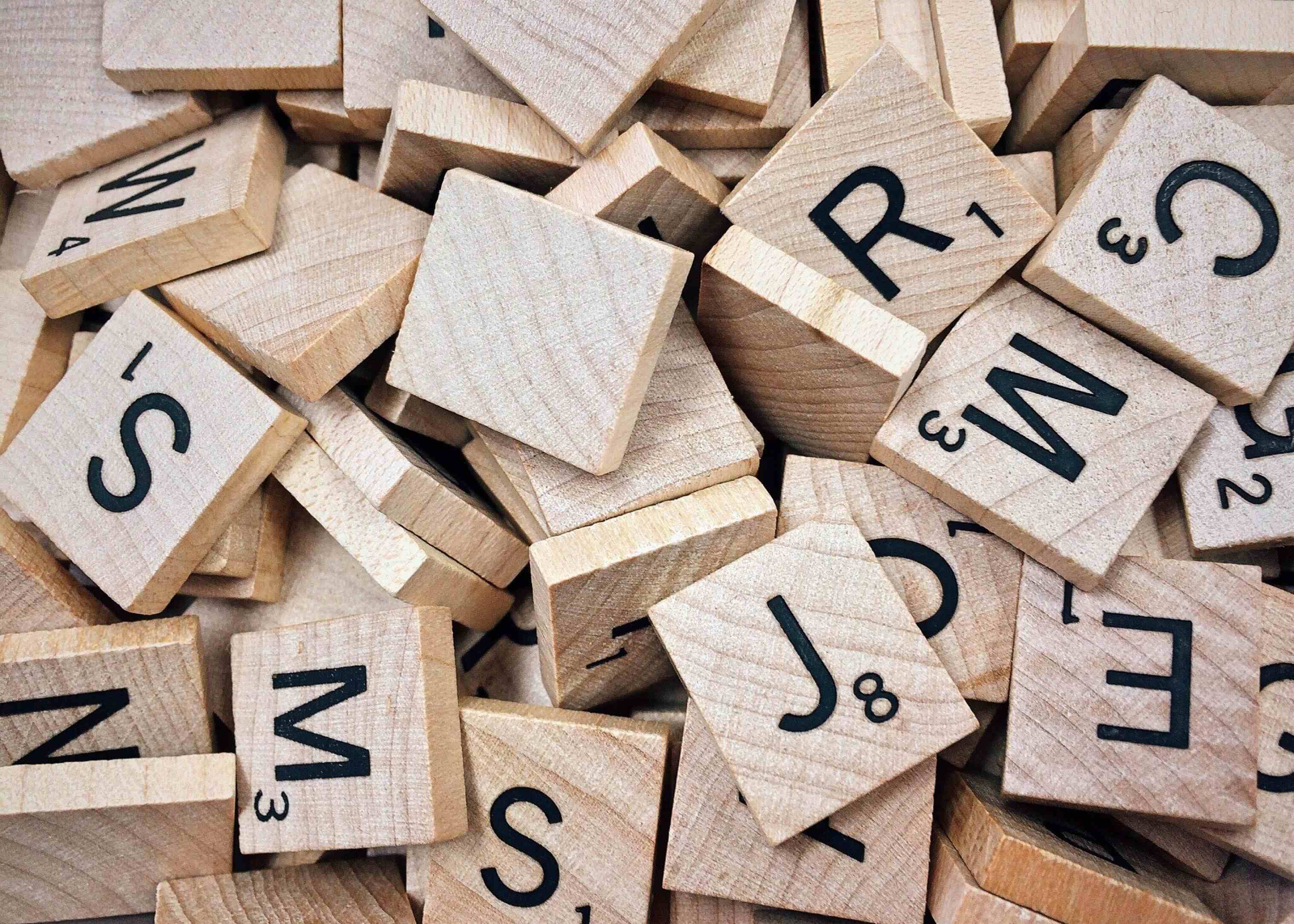 24 Ağustos Scrabble harflerle Wordle cevabı