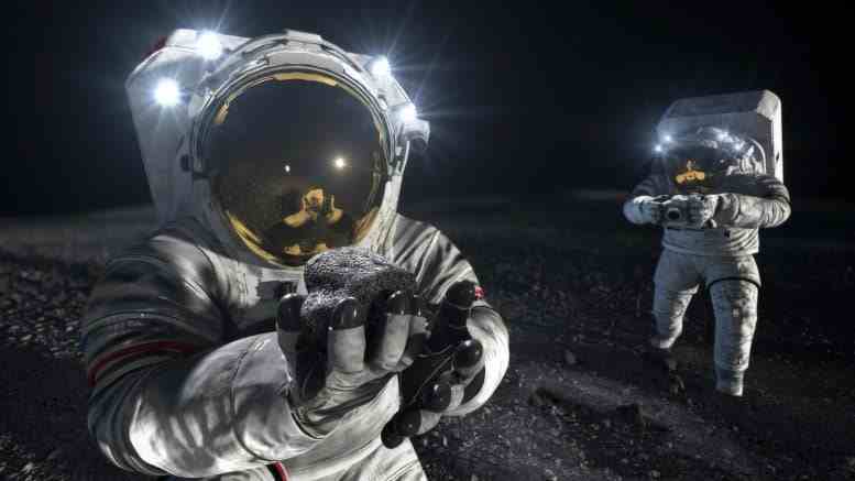 Ay Yüzeyinde Çalışan Astronotlar