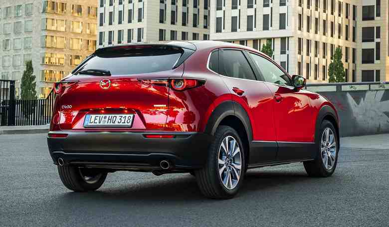 Benzinli Mazda CX-30 Rusya'da yeniden satışa çıktı.  Bir zamanlar bu tür arabalar Vladivostok'ta monte ediliyordu, şimdi paralel ithalat yapılıyor