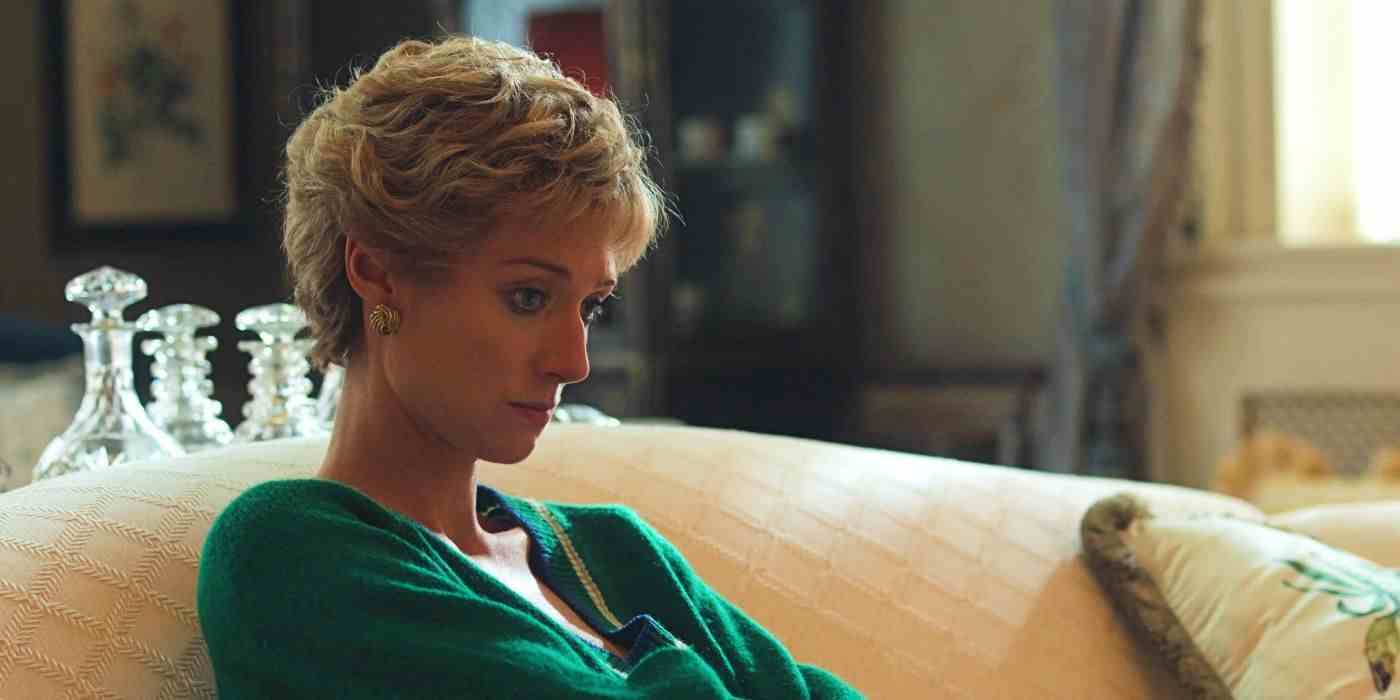 The Crown'un 6. sezonunda Elizabeth Debicki, yeşil bir kazakla kanepede oturan Prenses Diana rolünde