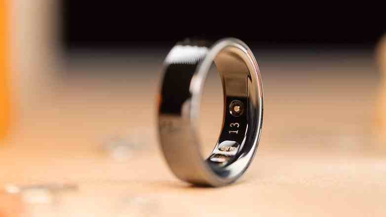 Rogbid akıllı yüzüğünün farklı renklerini sunuyor
