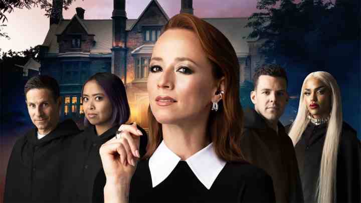 Karine Vanasse ve The Traitors Canada'nın oyuncu kadrosu.