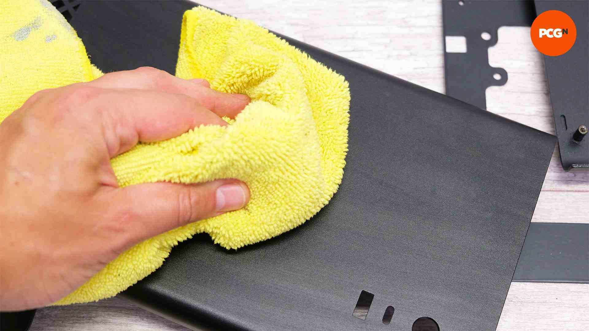 PC kasanızı nasıl boyayabilirsiniz: Kasa bölümlerini temizleyin