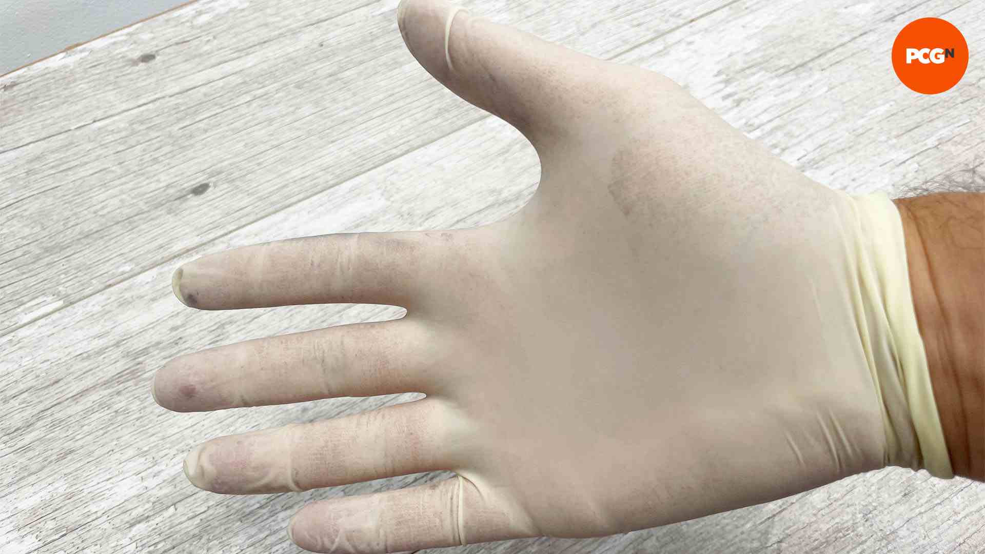 PC kasanızı nasıl boyarsınız: Koruyucu eldiven kullanın