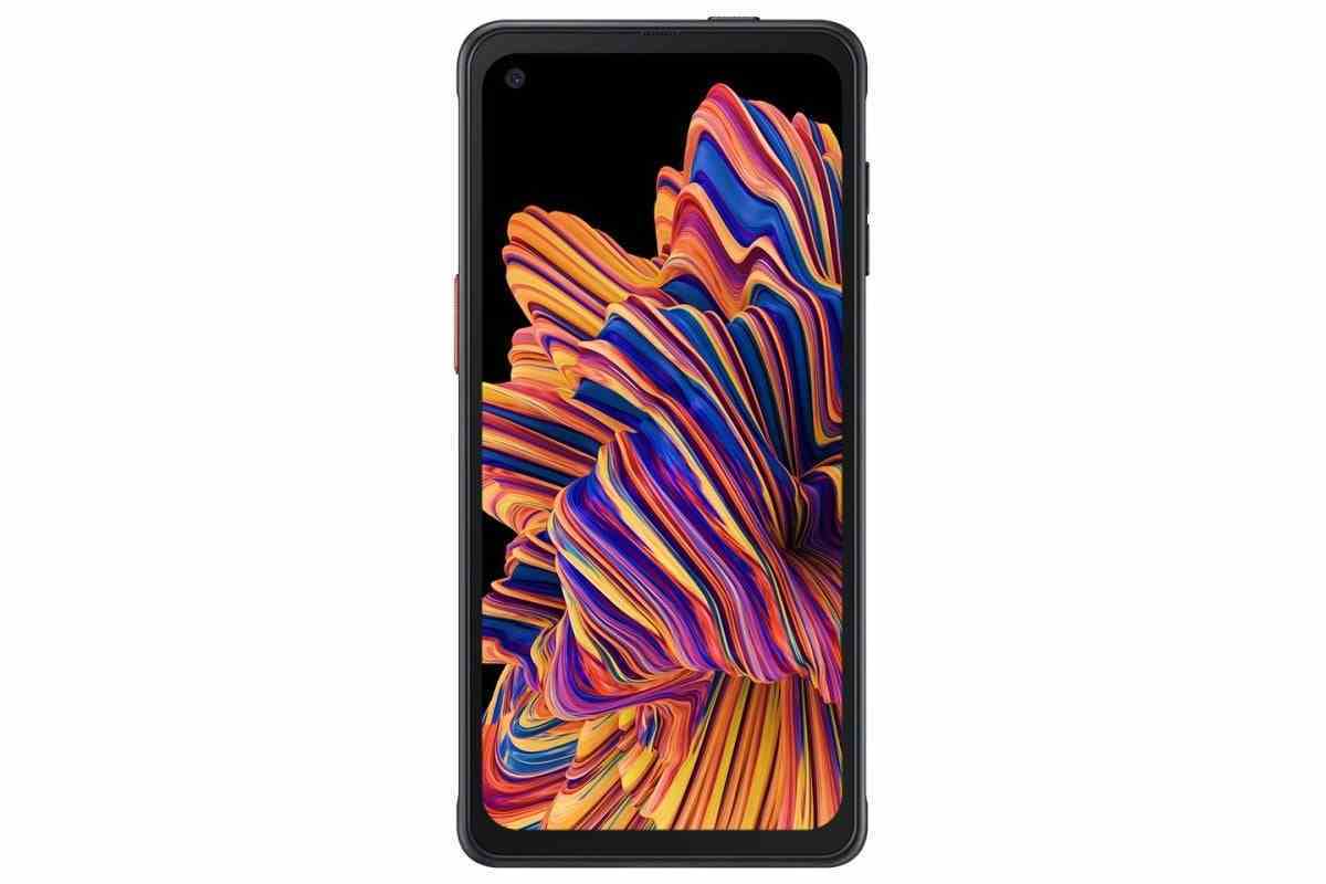 XCover 7 (yukarıda gösterilen), ilk bakışta XCover 6 Pro'dan (burada resimde görülen) pek de farklı değil.  - Samsung'un dayanıklı Galaxy XCover 7 telefonunun şaşırtıcı derecede uygun fiyatlı olacağı bildiriliyor