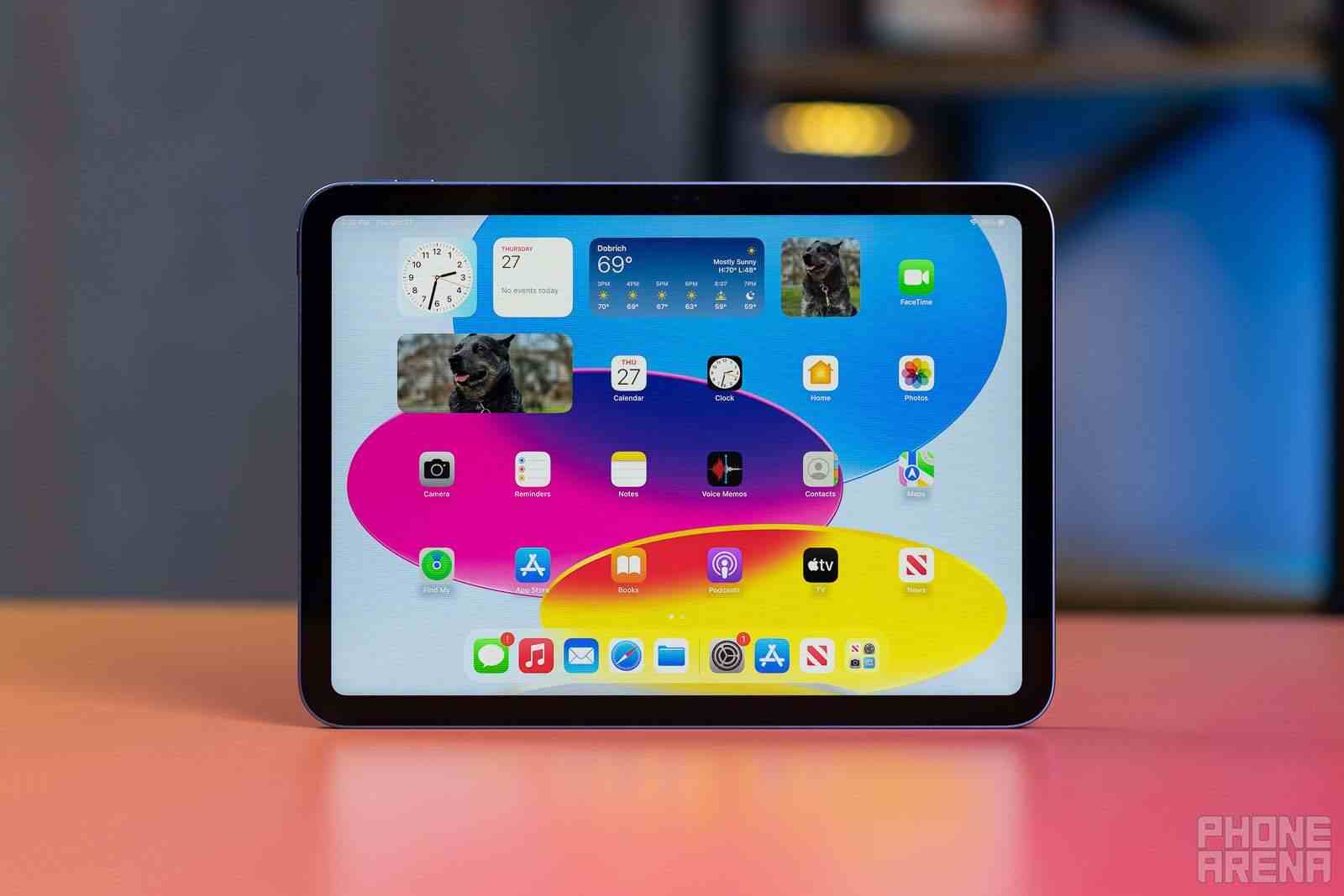 10. nesil iPad'in ön kamerası yatay modda tabletin üst kısmında olacak şekilde yeniden konumlandırılmıştı - Yeni OLED M3 iPad Pro modelleri üretimde;  Cihaz Mart ayı sonunda piyasaya sürülecek