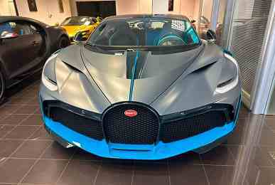 1479 hp, 380 km/saat ve 2,4 saniyeden 100 km/saat hıza - yalnızca 1,12 milyar ruble.  Bugatti Divo Rusya'da satışa sunuldu