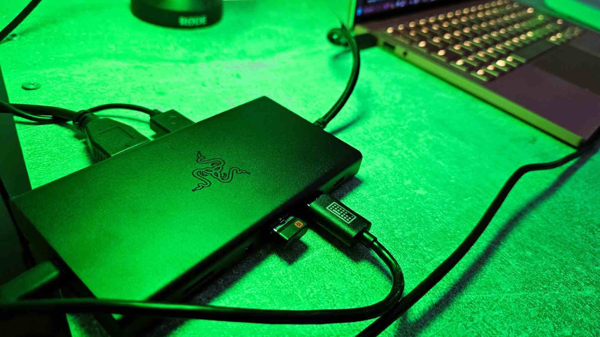 Razer USB-C Bağlantı İstasyonu