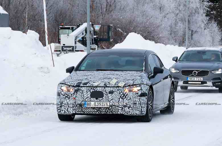 Mercedes, EQS'in fiyatını 33.000 dolara kadar düşürmek zorunda kalan bu durumdan ders aldı.Daha konforlu koltuklara sahip olacak yeni modelin fotoğrafları ortaya çıktı.