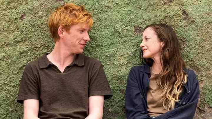 Alice ve Jack'te Domhnall Gleeson ve Andrea Riseborough.