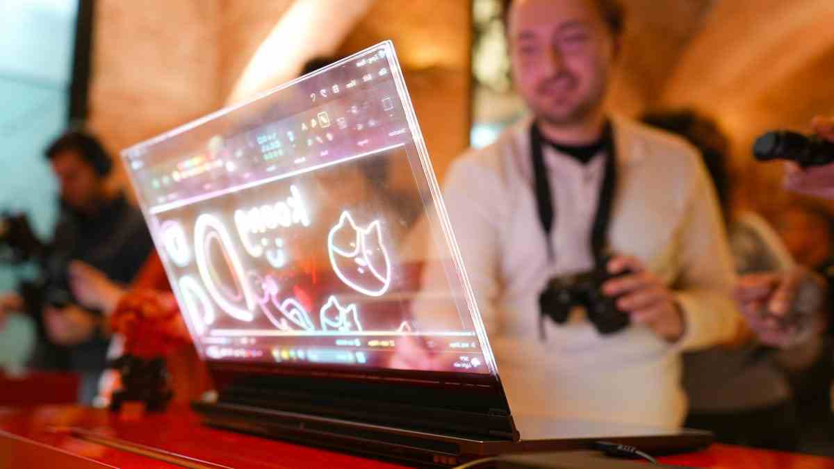 Lenovo AI PC Şeffaf dizüstü bilgisayar