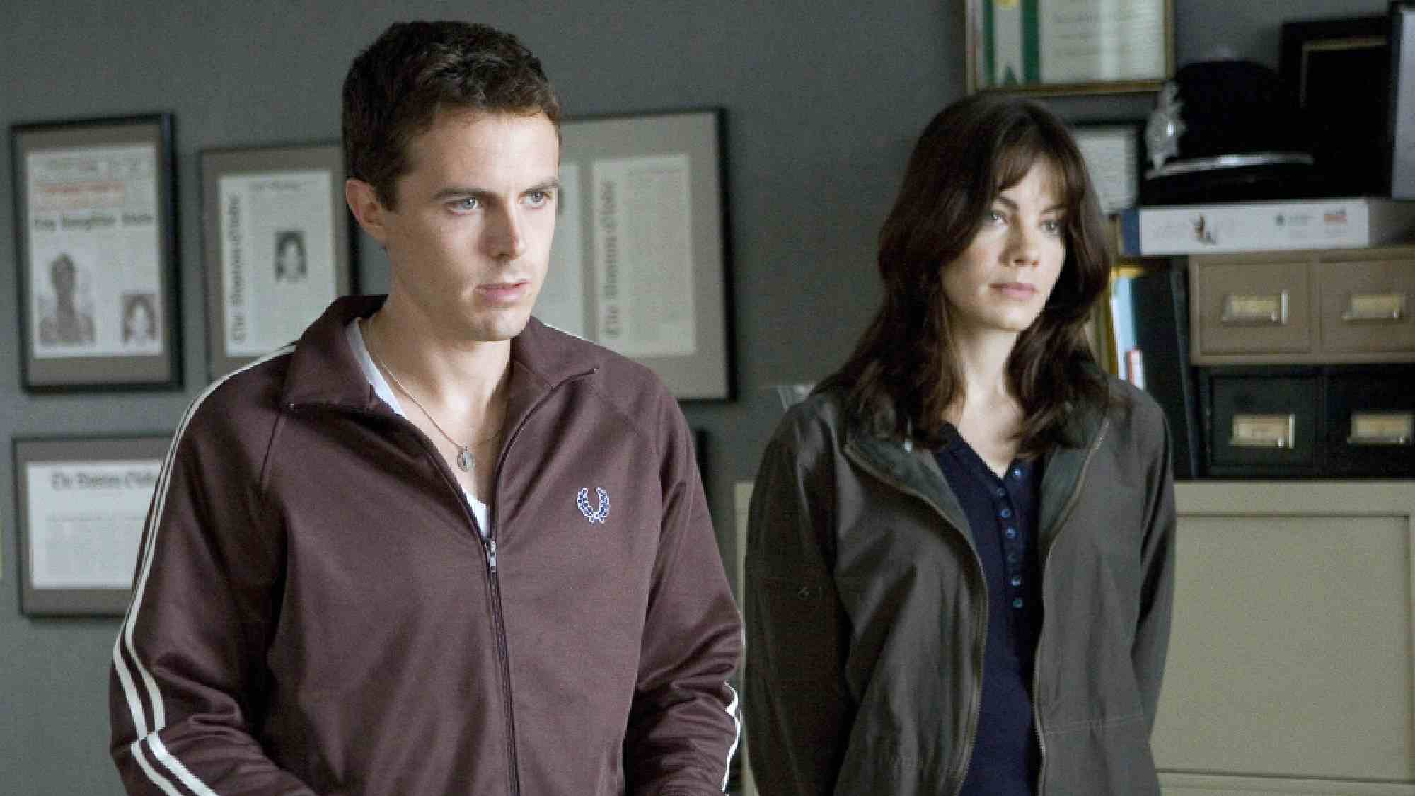 (LR) Gone Baby Gone'da Patrick Kenzie rolünde Casey Affleck ve Angie Gennaro rolünde Michelle Monaghan