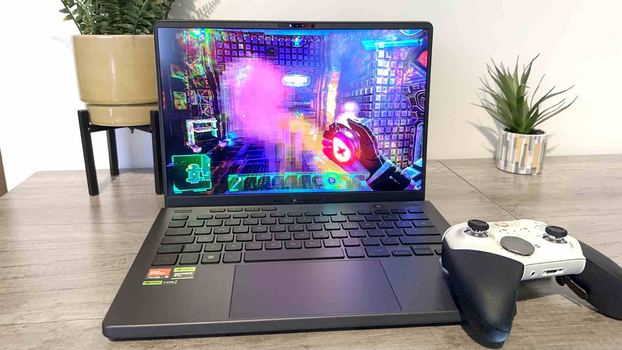 Asus ROG Zephyrus G14 incelemesi masa üzerinde