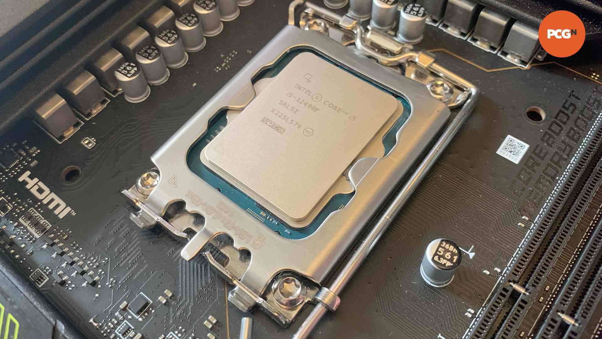 Intel Core i5 12400F: MSI Tomahawk anakartına takılı