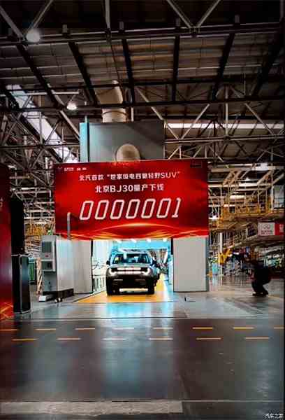 409 hp motora sahip rakip Haval Dargo, bir depo benzinle 1000 km yol kat edebiliyor.  BAIC BJ30 SUV'un üretimi Çin'de başladı