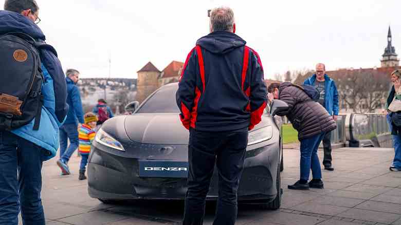 Mercedes-Benz ve Geely'nin buluşu, Porsche Panamera ve Ferrari GTC4Lusso ile karşılaştırıldı.  Denza Z9 GT Avrupa'da tanıtıldı