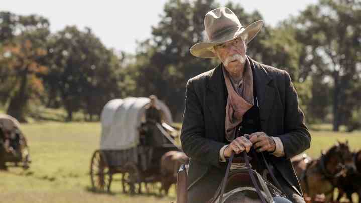 Sam Elliott, 1883 dizisinden bir sahnede.