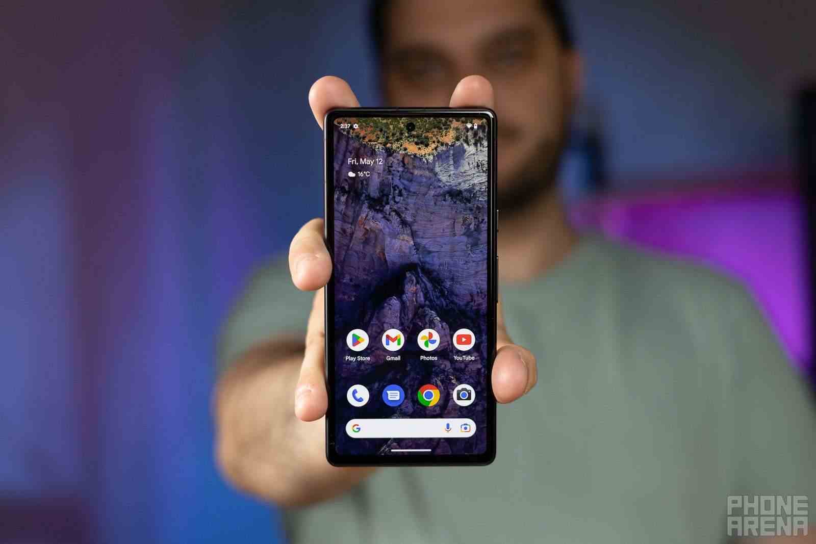 Pixel 7a ekran - Pixel 8a, tüm etkileyici yükseltmeleriyle orta sınıf pazarını ele geçirebilir mi?