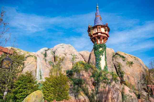 Tokyo Disney Fantasy Springs'te Rapunzel'in Fener Festivali