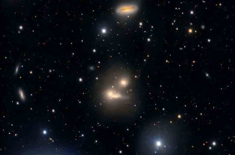 VST'den üç yeni görüntüde galaksilerin zaferi