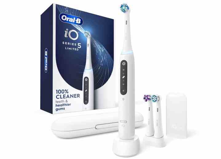 Oral-B iO Serisi 5 aksesuarlarla birlikte